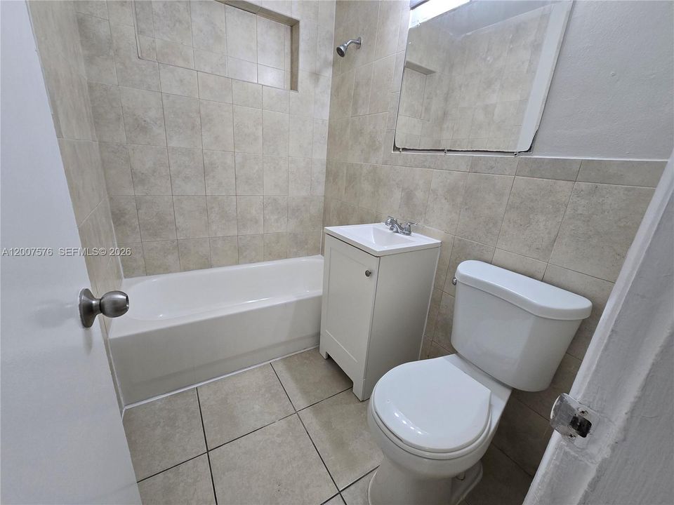 Activo con contrato: $2,800 (5 camas, 2 baños, 1538 Pies cuadrados)