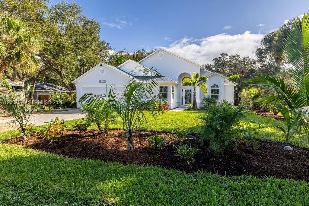 For Sale: $865,000 (3 beds, 2 baths, 1904 Square Feet)