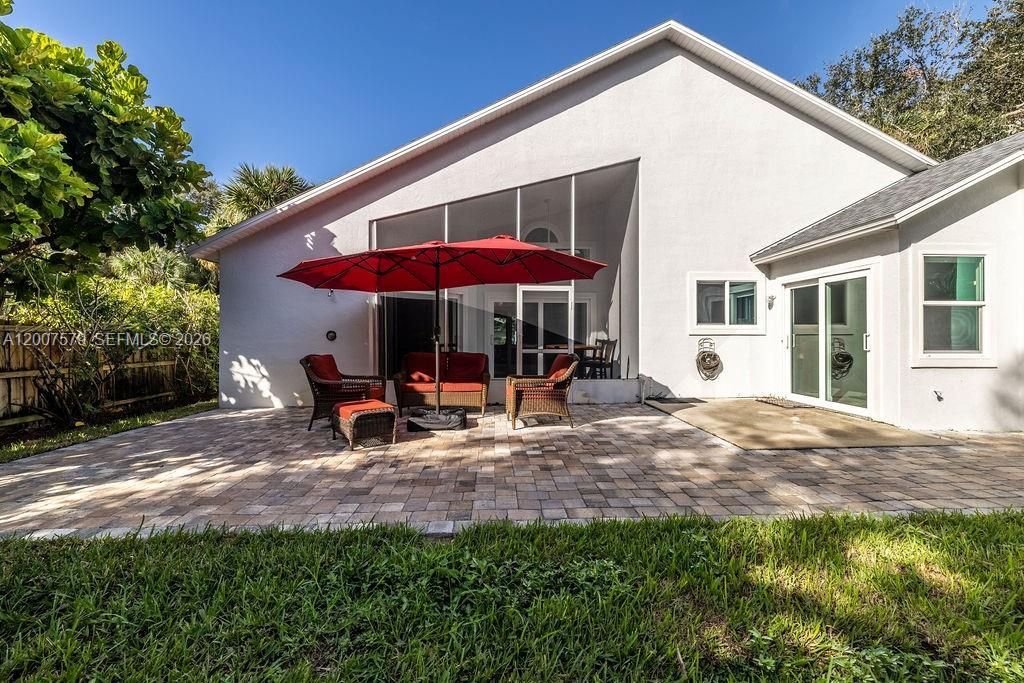 For Sale: $865,000 (3 beds, 2 baths, 1904 Square Feet)