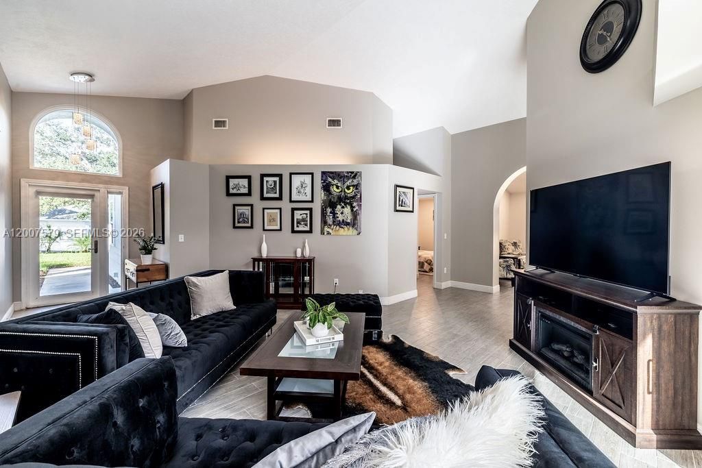 For Sale: $865,000 (3 beds, 2 baths, 1904 Square Feet)