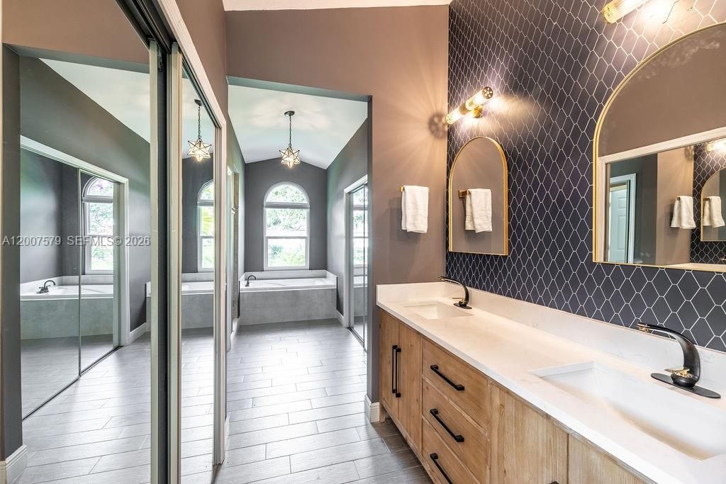For Sale: $865,000 (3 beds, 2 baths, 1904 Square Feet)