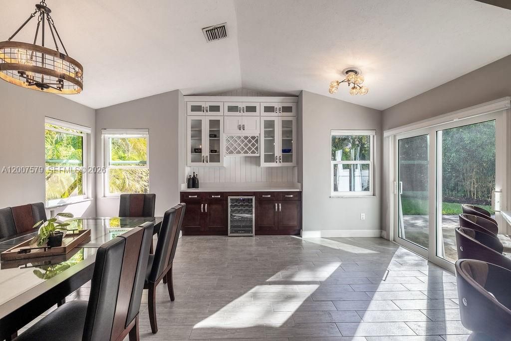 For Sale: $865,000 (3 beds, 2 baths, 1904 Square Feet)