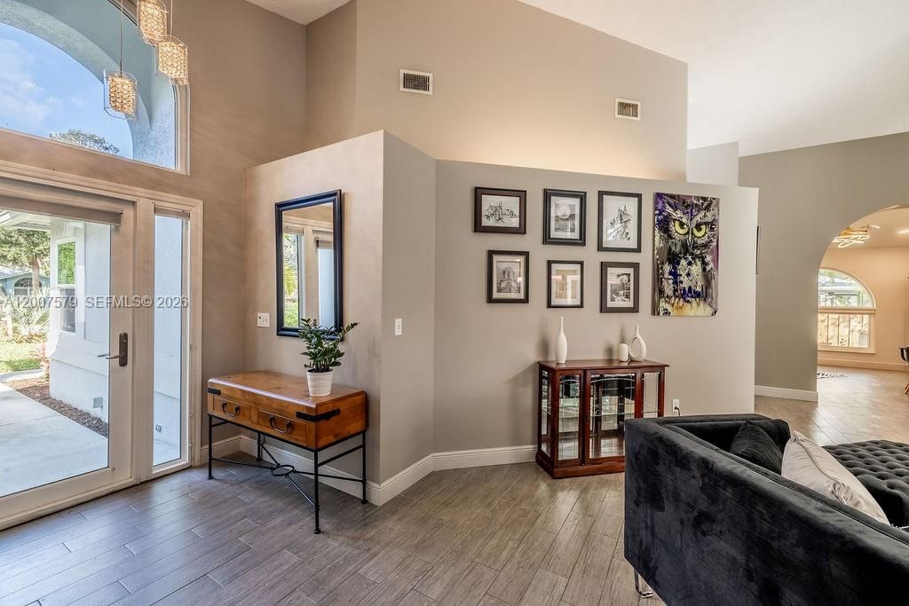 For Sale: $865,000 (3 beds, 2 baths, 1904 Square Feet)