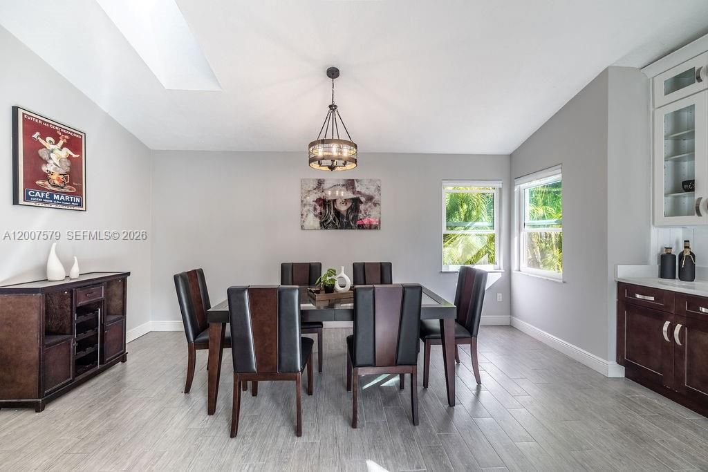 For Sale: $865,000 (3 beds, 2 baths, 1904 Square Feet)