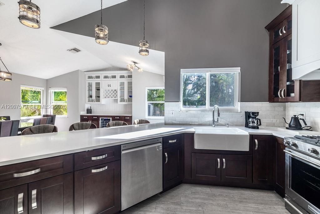 For Sale: $865,000 (3 beds, 2 baths, 1904 Square Feet)
