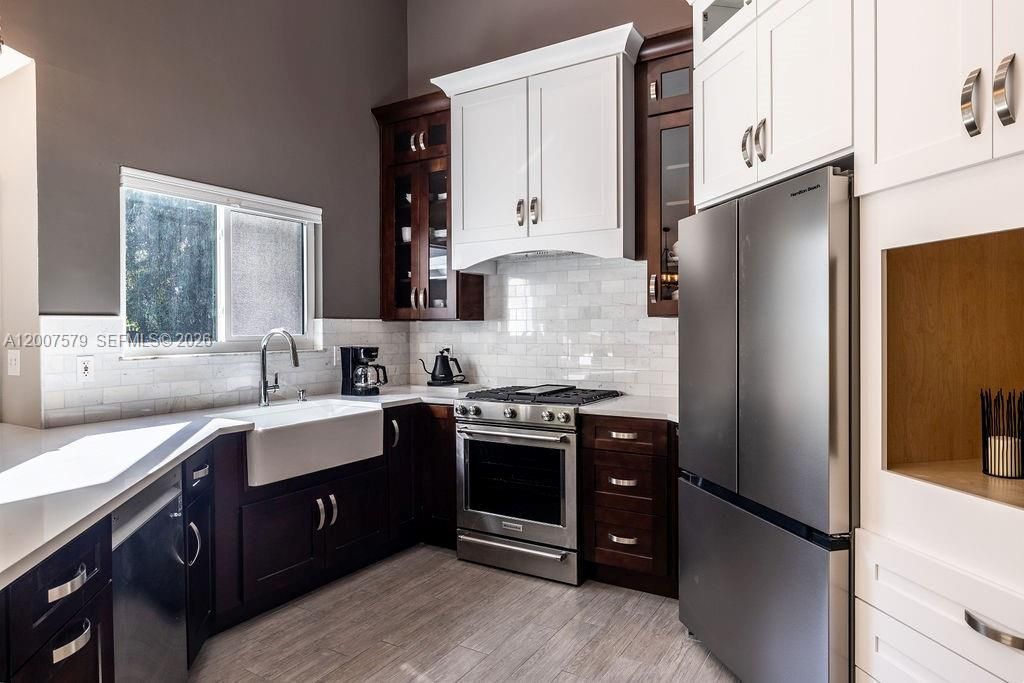 For Sale: $865,000 (3 beds, 2 baths, 1904 Square Feet)