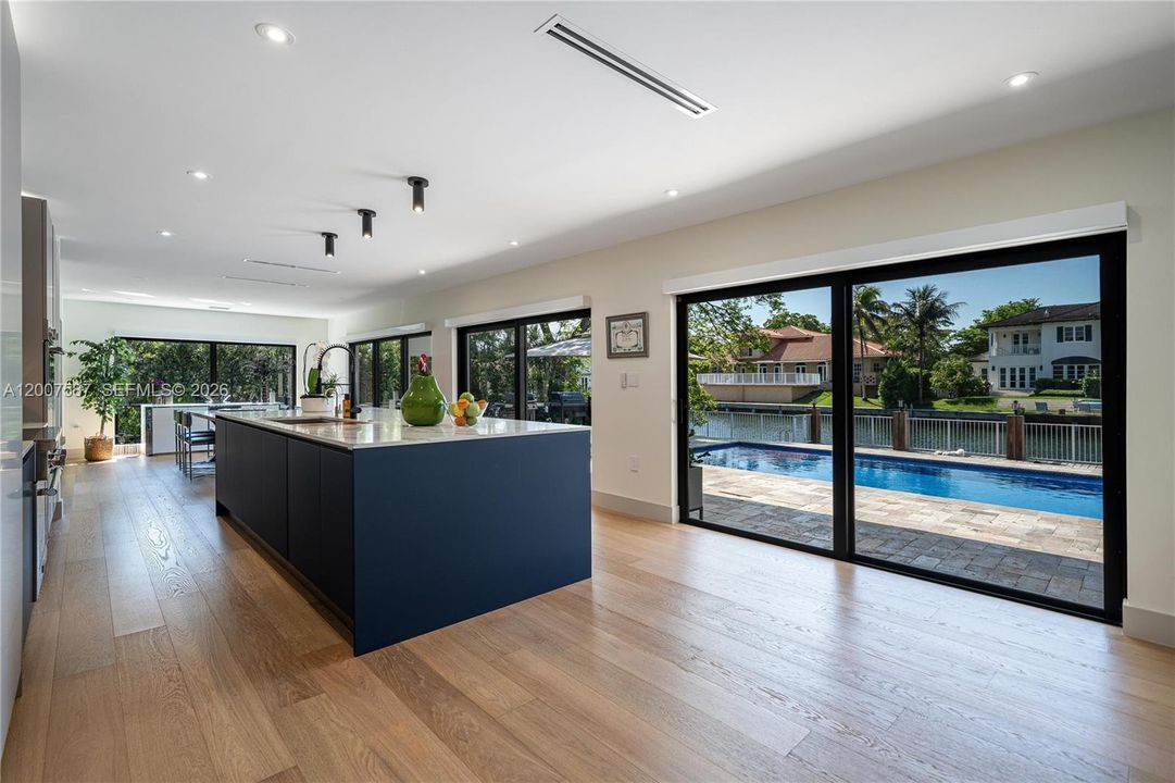 For Sale: $3,445,000 (4 beds, 5 baths, 3048 Square Feet)