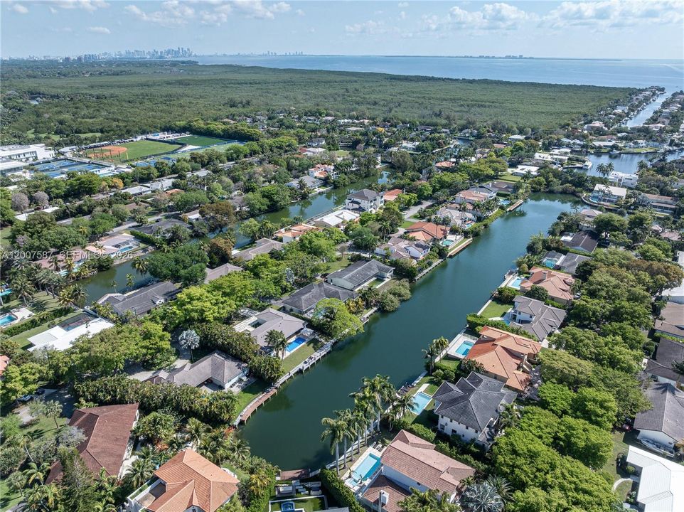 For Sale: $3,445,000 (4 beds, 5 baths, 3048 Square Feet)