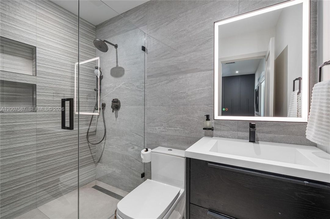 For Sale: $3,445,000 (4 beds, 5 baths, 3048 Square Feet)