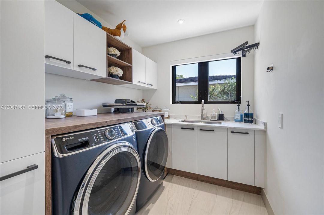 For Sale: $3,445,000 (4 beds, 5 baths, 3048 Square Feet)