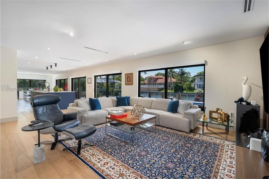 For Sale: $3,445,000 (4 beds, 5 baths, 3048 Square Feet)