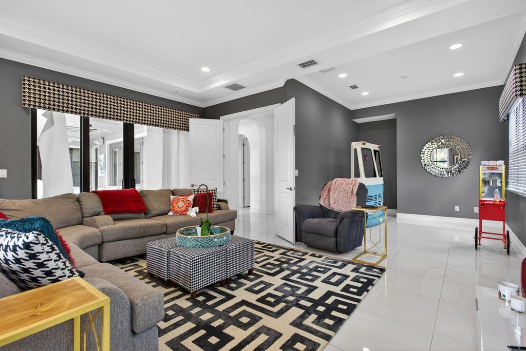 21-web-or-mls-9080-0244