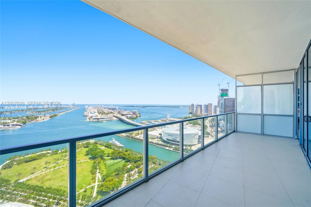 Active With Contract: $950,000 (2 beds, 2 baths, 1557 Square Feet)