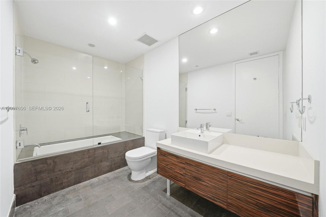 Active With Contract: $950,000 (2 beds, 2 baths, 1557 Square Feet)