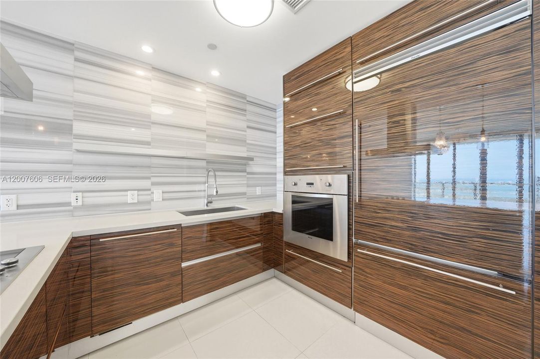 Active With Contract: $950,000 (2 beds, 2 baths, 1557 Square Feet)