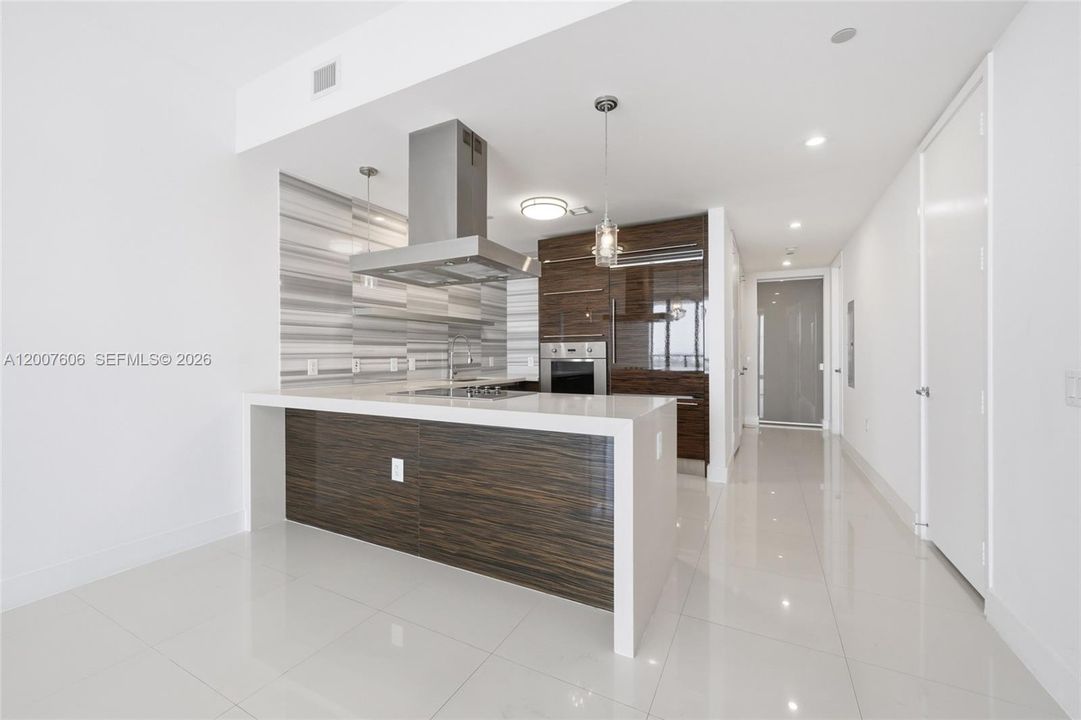 Active With Contract: $950,000 (2 beds, 2 baths, 1557 Square Feet)