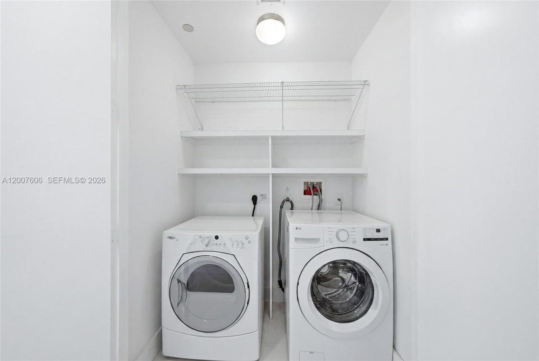 Active With Contract: $950,000 (2 beds, 2 baths, 1557 Square Feet)