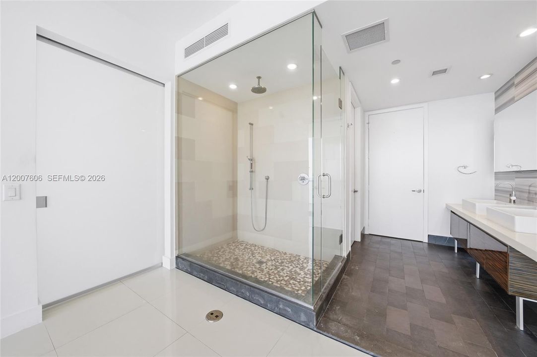Active With Contract: $950,000 (2 beds, 2 baths, 1557 Square Feet)
