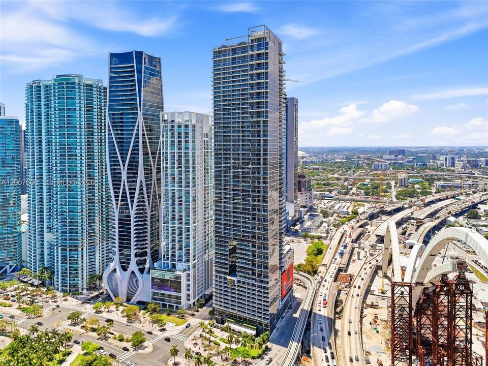 Active With Contract: $950,000 (2 beds, 2 baths, 1557 Square Feet)