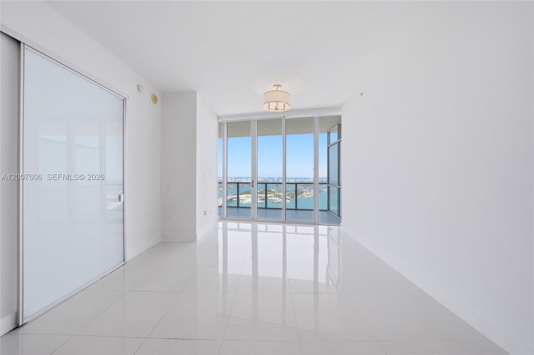 Active With Contract: $950,000 (2 beds, 2 baths, 1557 Square Feet)