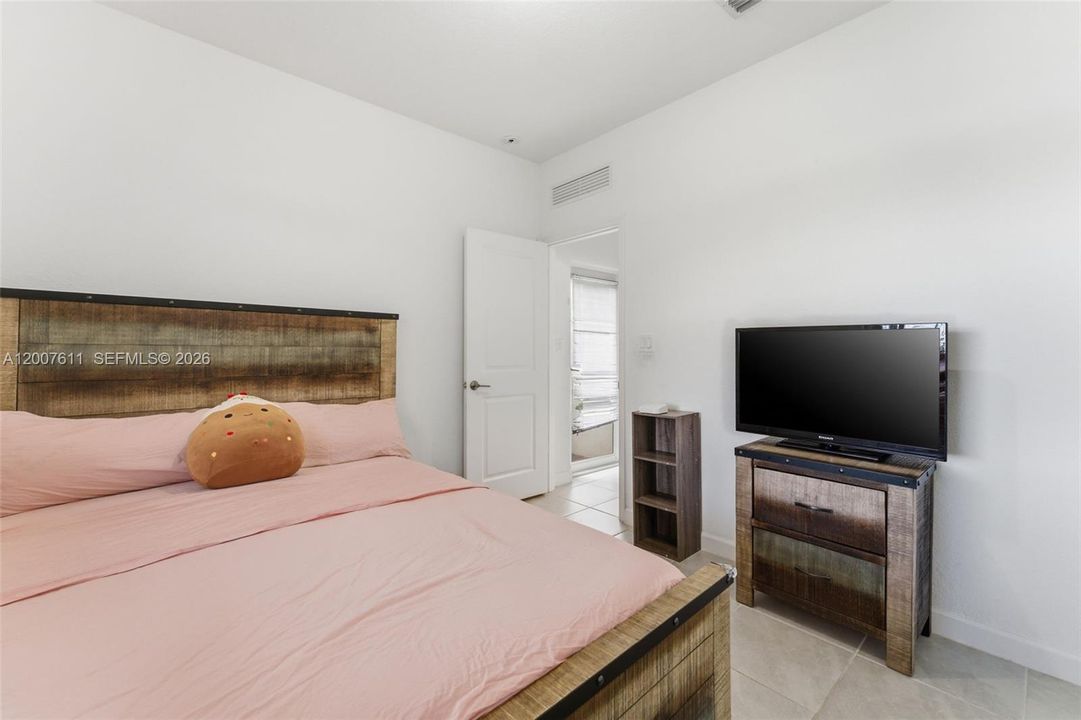 В аренду: $4,600 (5 спален, 3 ванн, 2233 Квадратных фут)