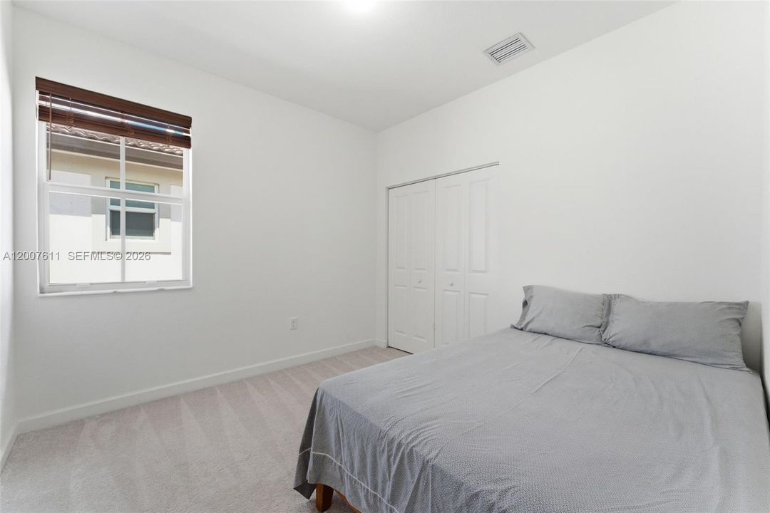 В аренду: $4,600 (5 спален, 3 ванн, 2233 Квадратных фут)