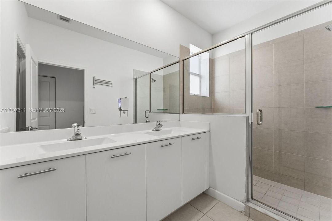 В аренду: $4,600 (5 спален, 3 ванн, 2233 Квадратных фут)