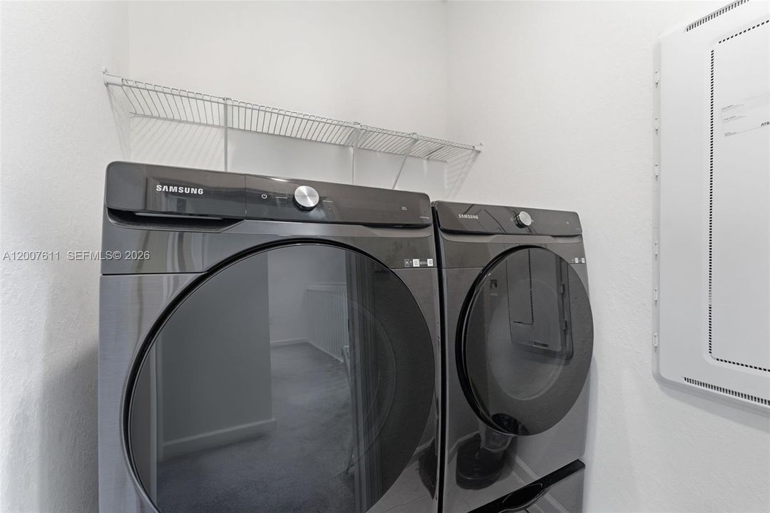 В аренду: $4,600 (5 спален, 3 ванн, 2233 Квадратных фут)