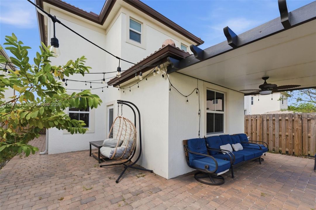 В аренду: $4,600 (5 спален, 3 ванн, 2233 Квадратных фут)