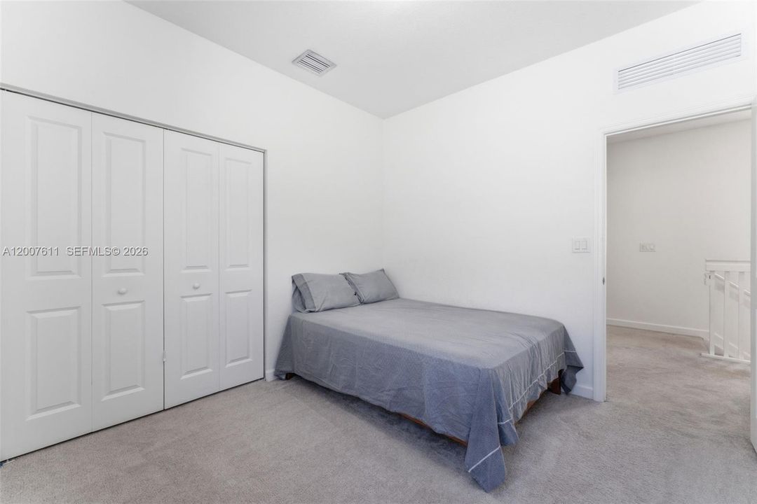 В аренду: $4,600 (5 спален, 3 ванн, 2233 Квадратных фут)