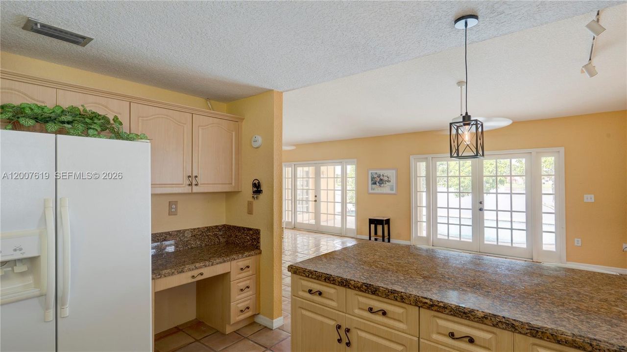 Activo con contrato: $749,000 (3 camas, 2 baños, 1740 Pies cuadrados)
