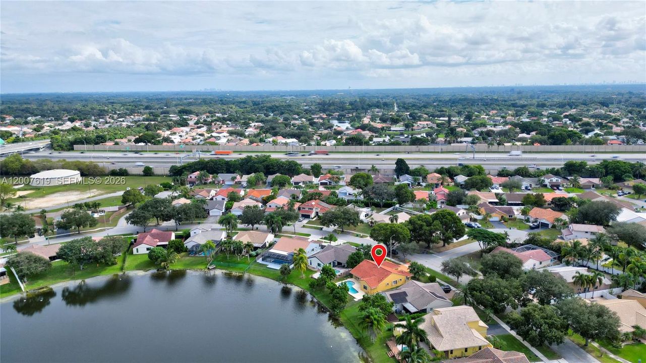 Activo con contrato: $749,000 (3 camas, 2 baños, 1740 Pies cuadrados)