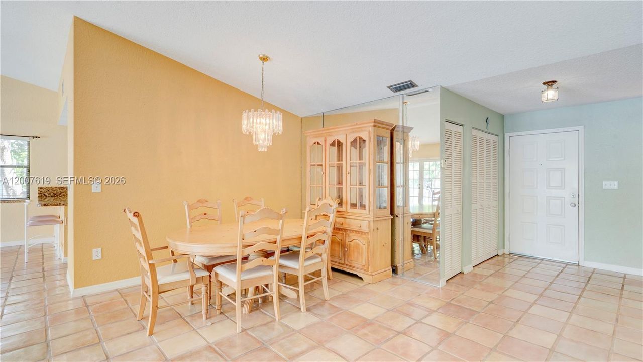 Activo con contrato: $749,000 (3 camas, 2 baños, 1740 Pies cuadrados)