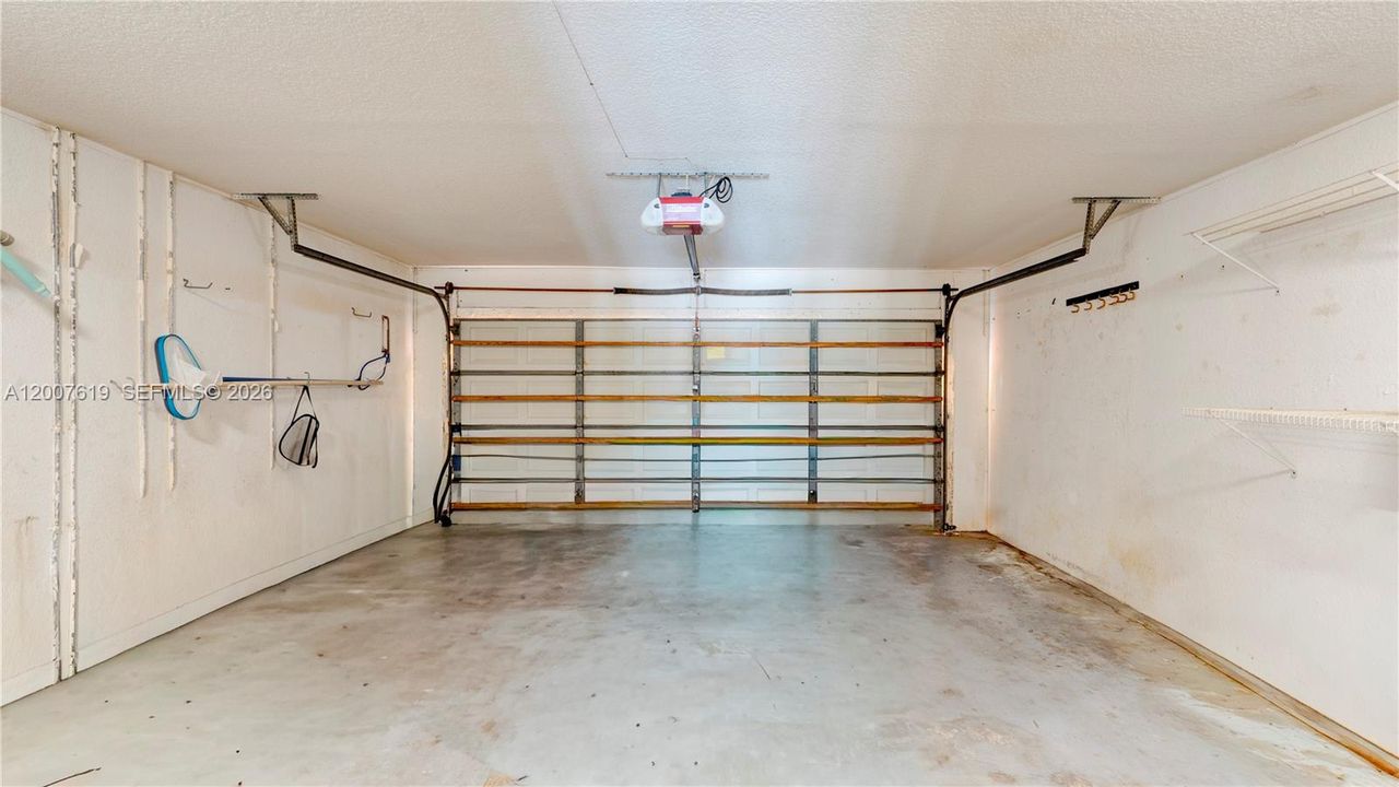 Activo con contrato: $749,000 (3 camas, 2 baños, 1740 Pies cuadrados)