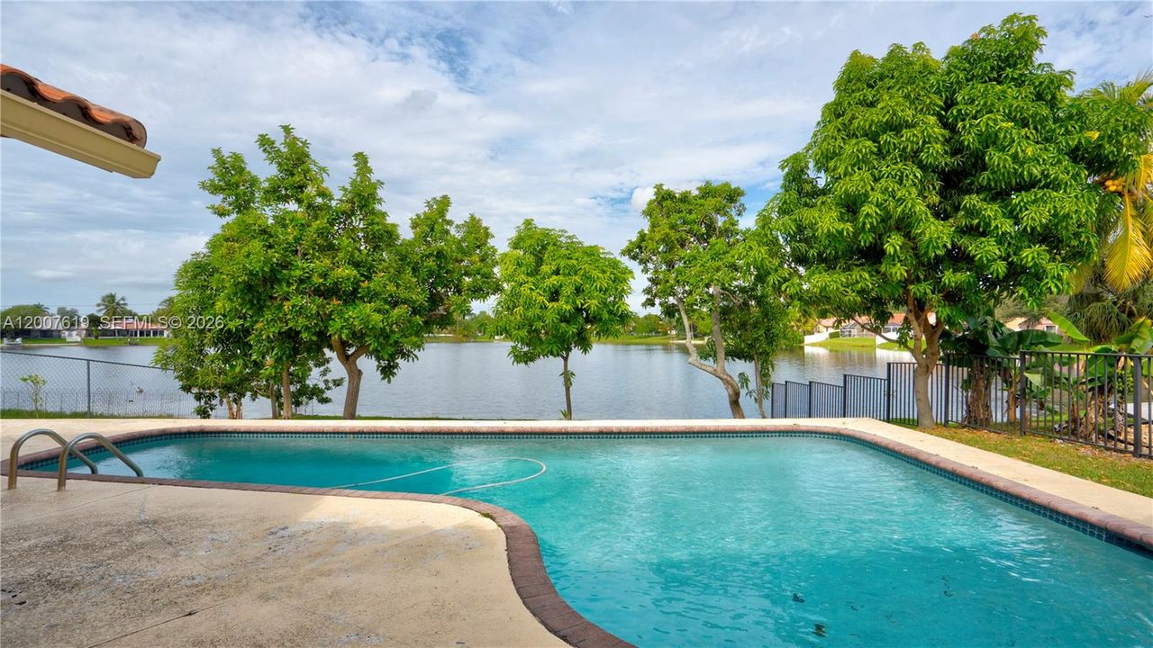 Activo con contrato: $749,000 (3 camas, 2 baños, 1740 Pies cuadrados)