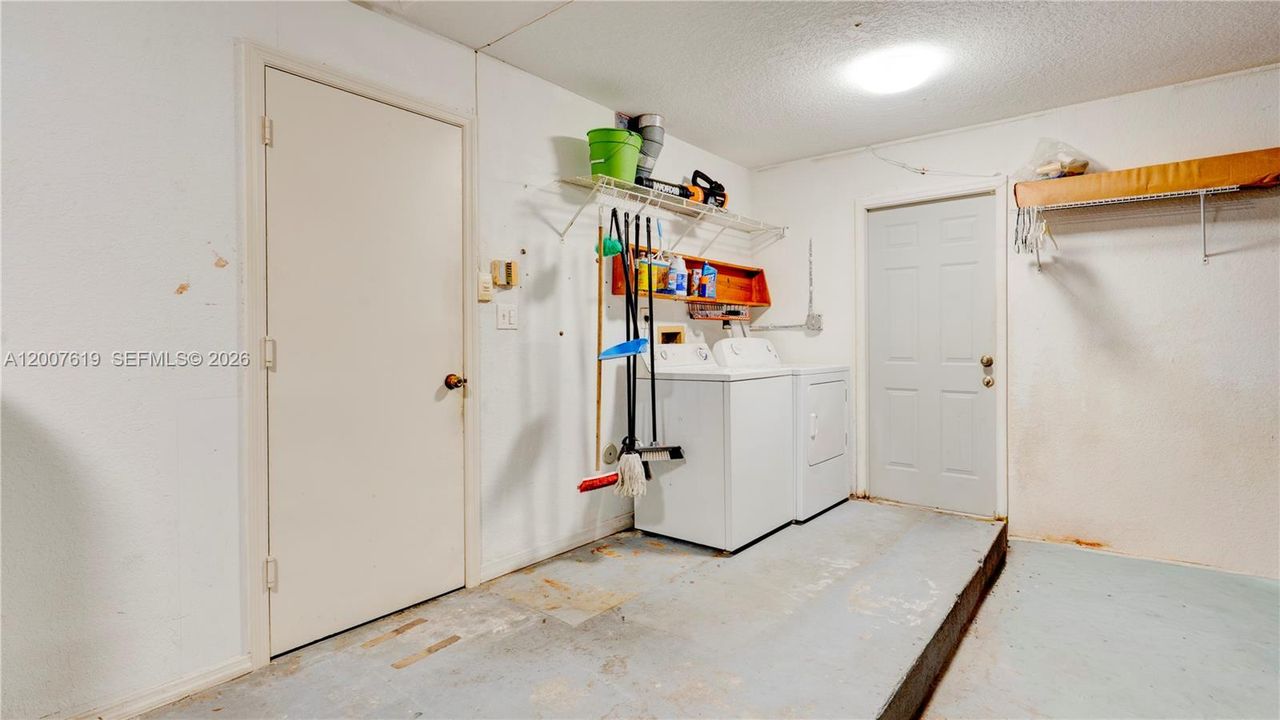 Activo con contrato: $749,000 (3 camas, 2 baños, 1740 Pies cuadrados)