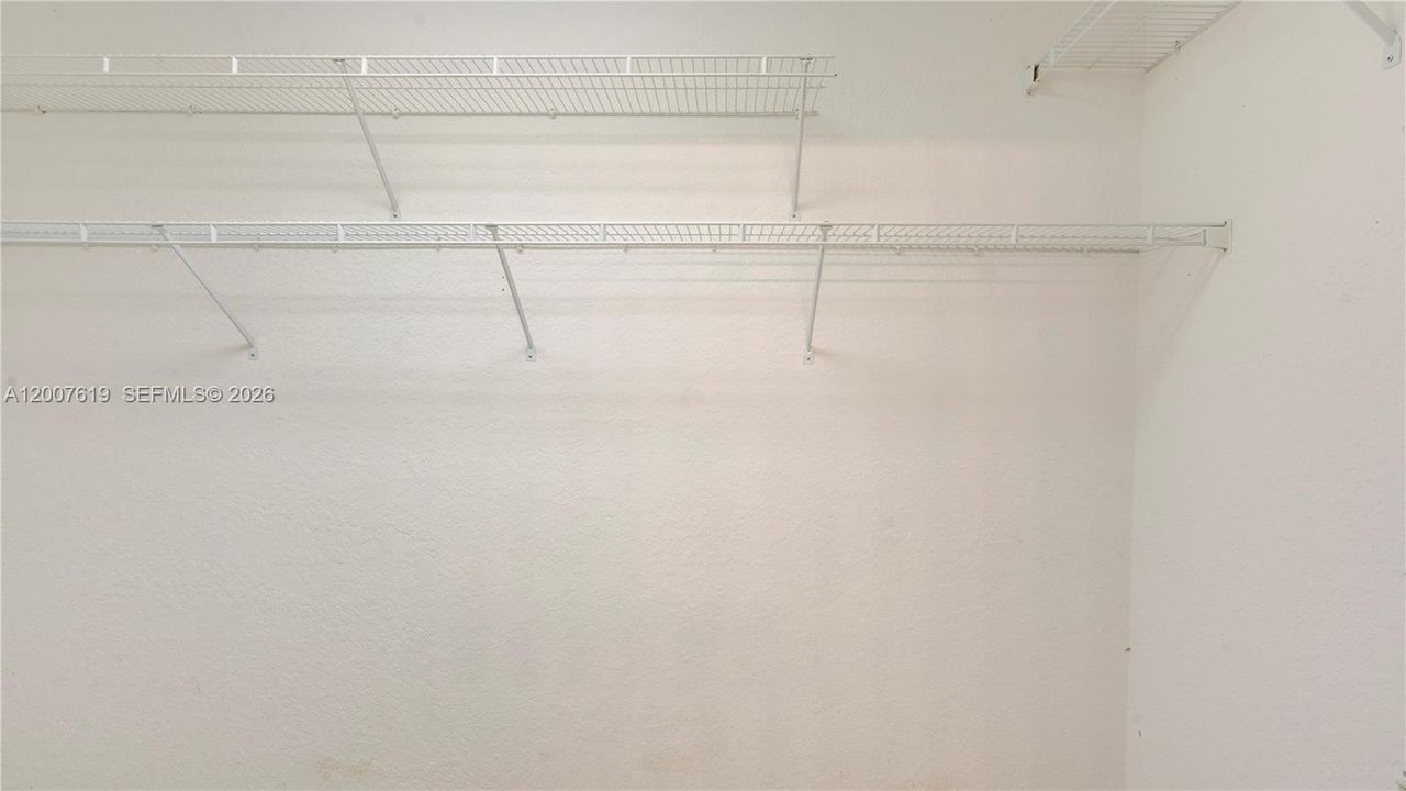 Activo con contrato: $749,000 (3 camas, 2 baños, 1740 Pies cuadrados)