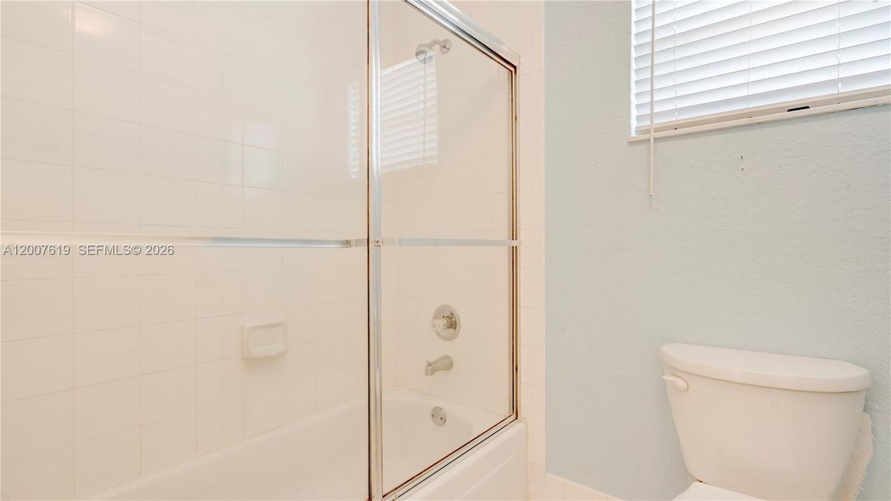 Activo con contrato: $749,000 (3 camas, 2 baños, 1740 Pies cuadrados)