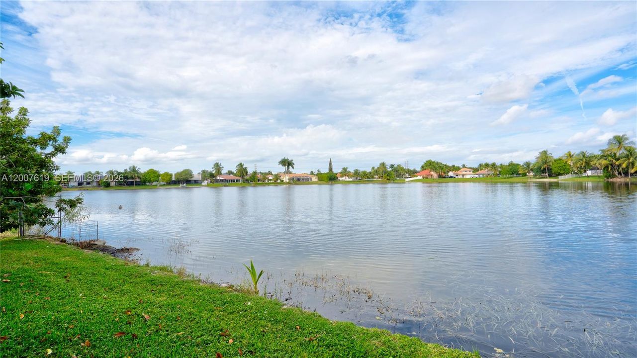 Activo con contrato: $749,000 (3 camas, 2 baños, 1740 Pies cuadrados)
