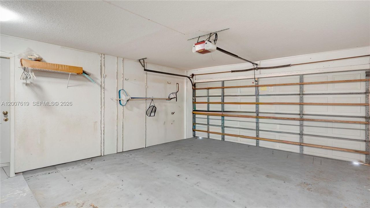 Activo con contrato: $749,000 (3 camas, 2 baños, 1740 Pies cuadrados)