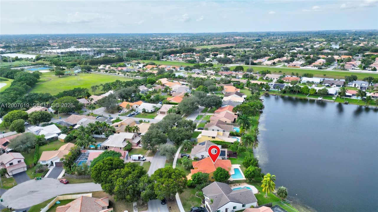 Activo con contrato: $749,000 (3 camas, 2 baños, 1740 Pies cuadrados)