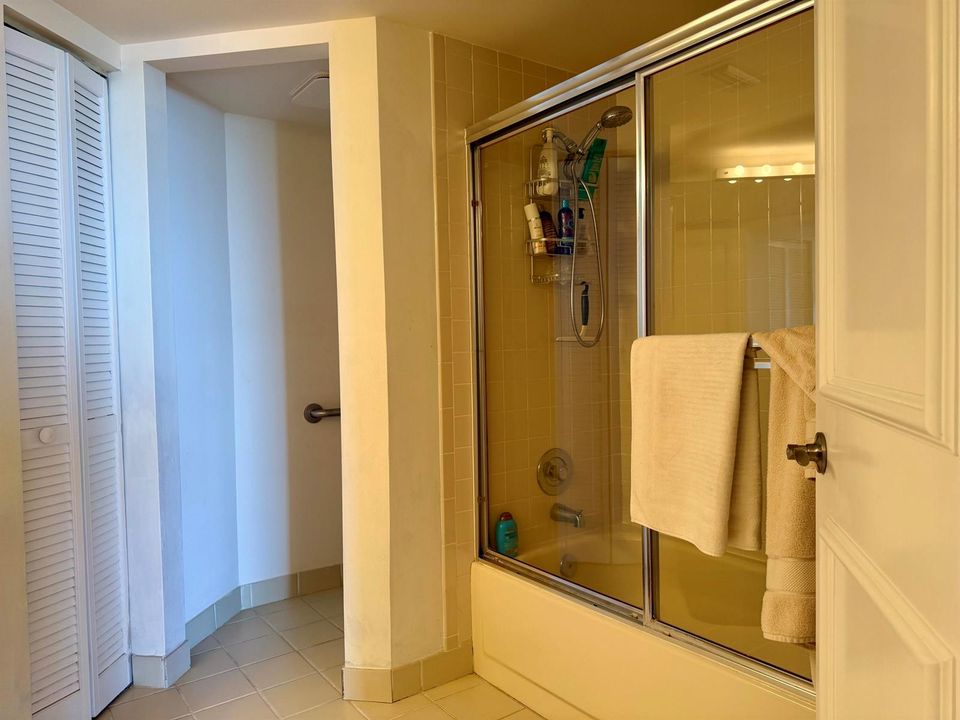 Shower/Tub