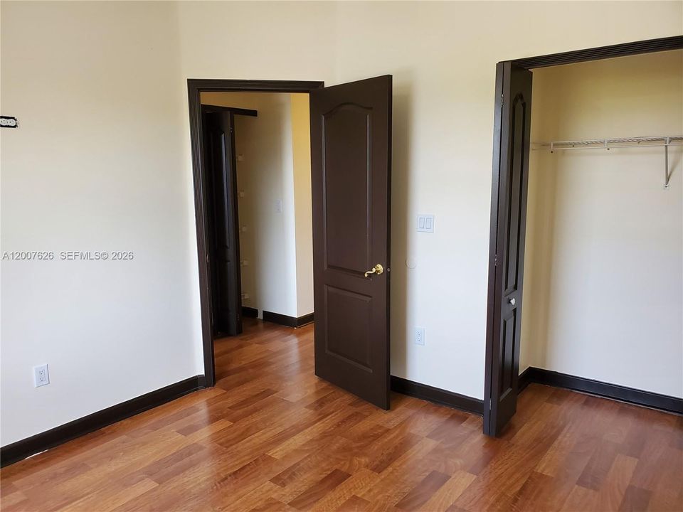 Под контрактом: $3,450 (4 спален, 2 ванн, 2141 Квадратных фут)