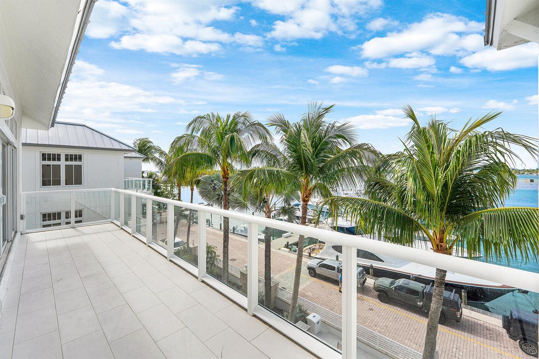 036-184LakeDrive-2303-PalmBeachShores-FL