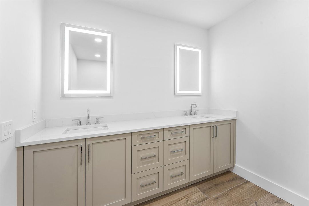 032-184LakeDrive-2303-PalmBeachShores-FL
