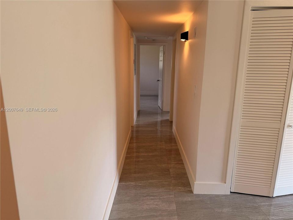 Под контрактом: $349,000 (3 спален, 1 ванн, 920 Квадратных фут)