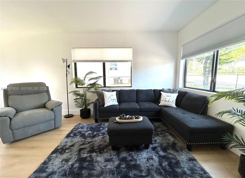 For Sale: $399,000 (3 beds, 1 baths, 962 Square Feet)