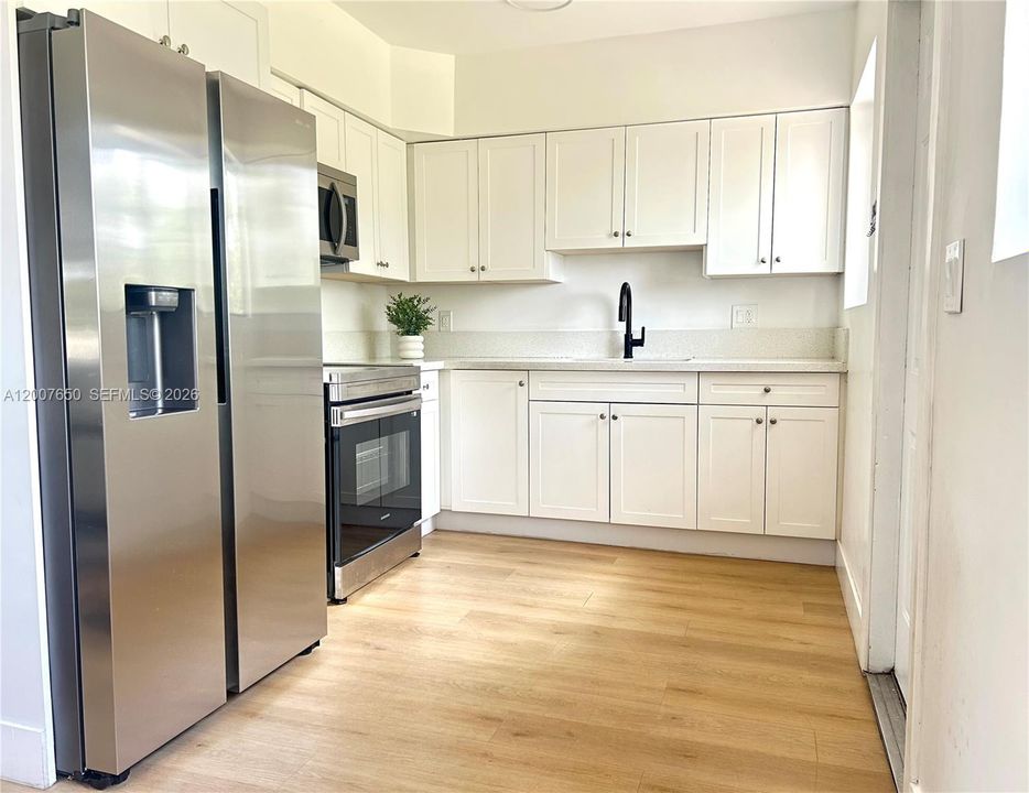 For Sale: $399,000 (3 beds, 1 baths, 962 Square Feet)