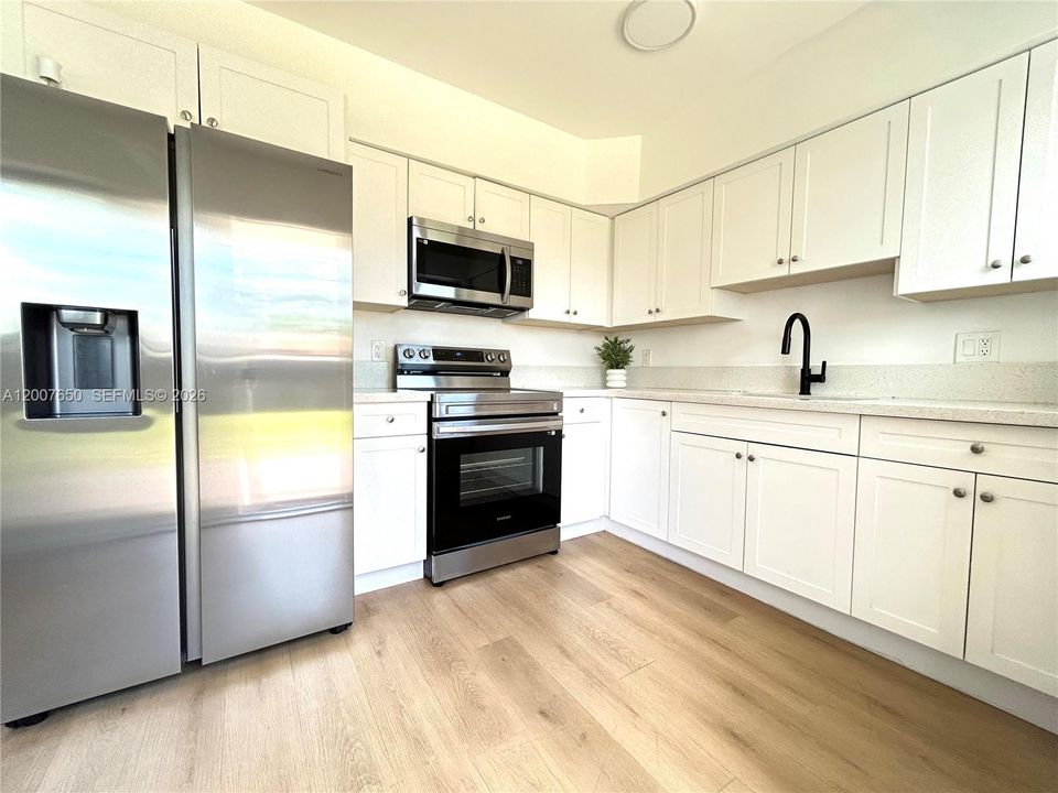 For Sale: $399,000 (3 beds, 1 baths, 962 Square Feet)