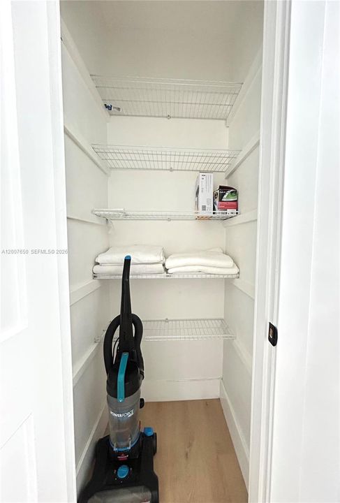 For Sale: $399,000 (3 beds, 1 baths, 962 Square Feet)